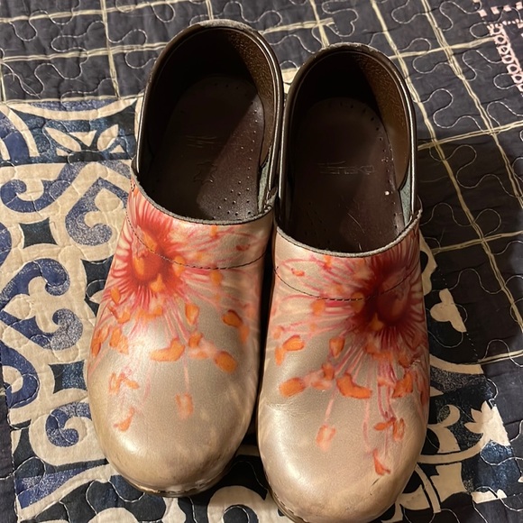 Dansko 38, pear and sunburst - Picture 1 of 9